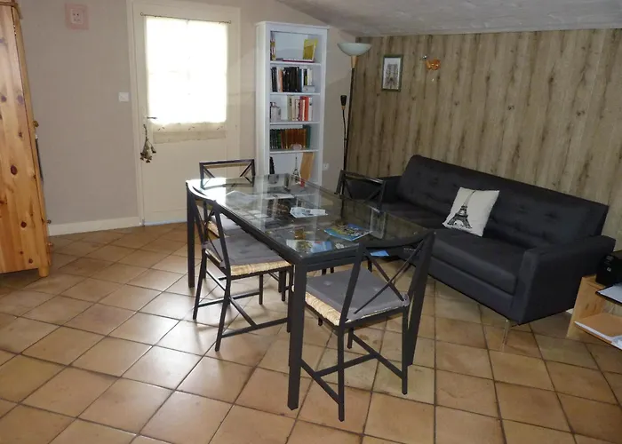 Le Clos D\'Emeline